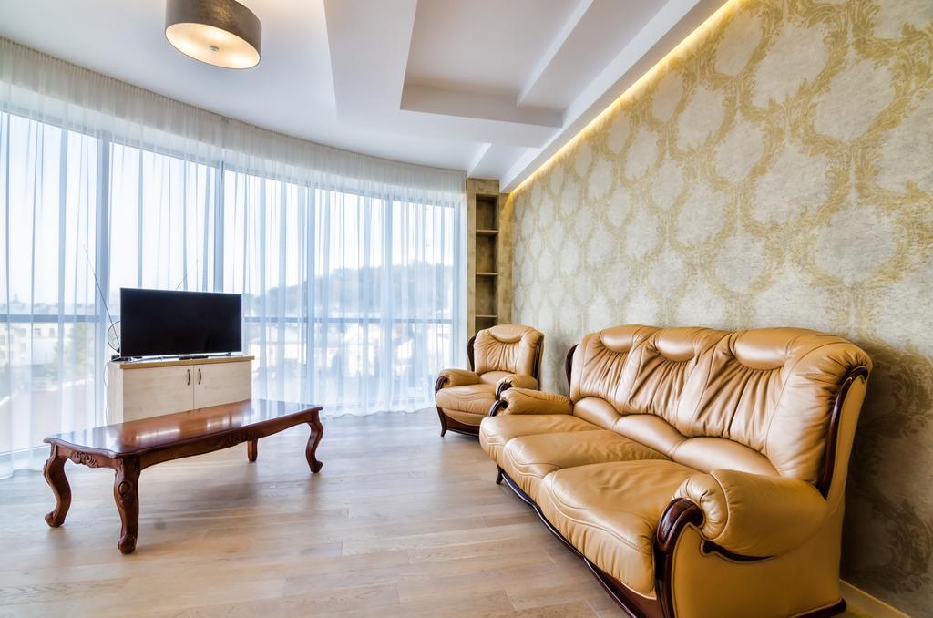Leogrand Apartments Z Panoramoyu Lvova Extérieur photo