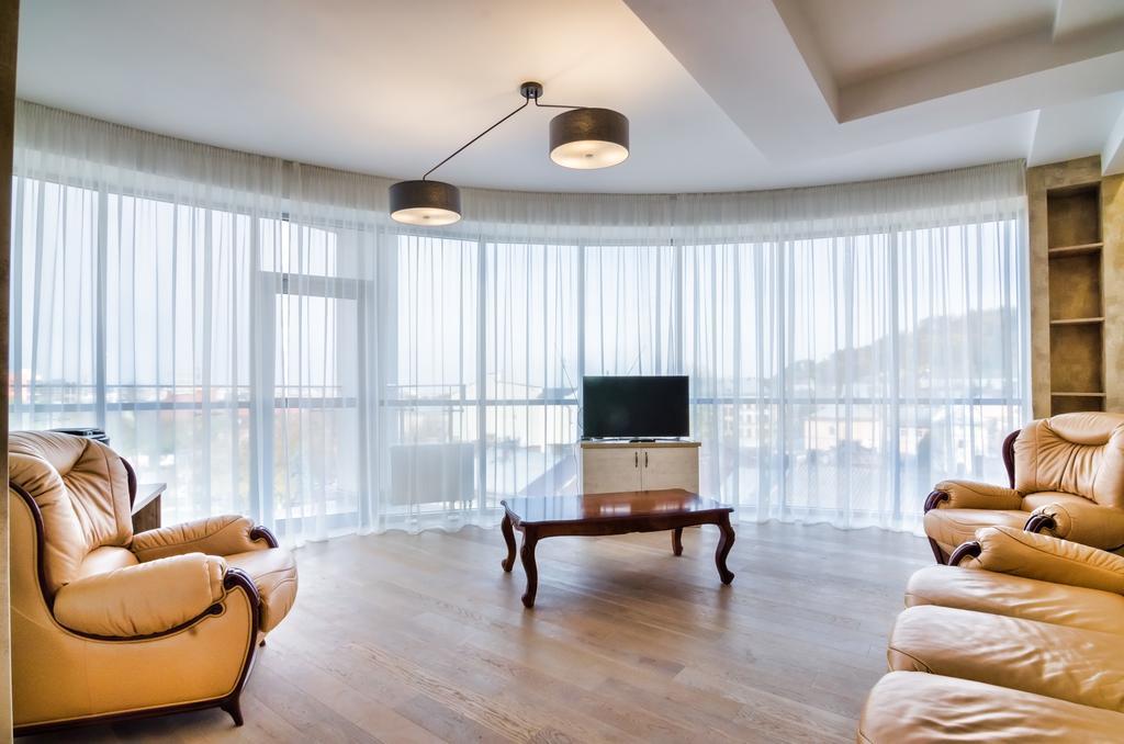 Leogrand Apartments Z Panoramoyu Lvova Extérieur photo